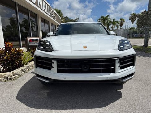 Used 2024 Porsche Cayenne AWD/4WD image 9