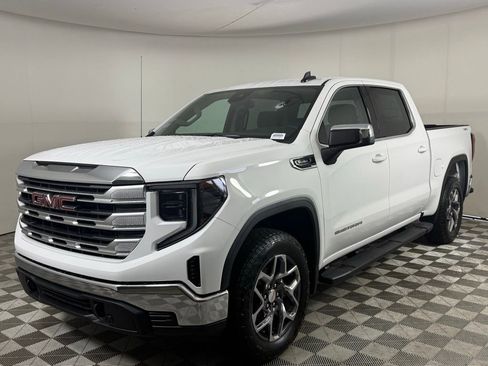 New 2026 GMC Sierra 1500 SLE image 3
