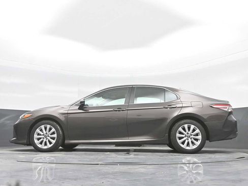Used 2019 Toyota Camry LE image 35