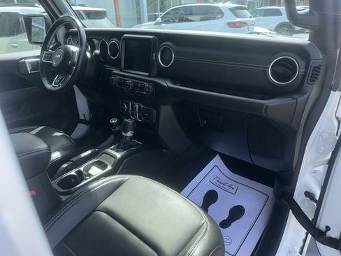 Used 2023 Jeep Wrangler Unlimited Sahara w/ Cold Weather Group AWD/4WD image 9