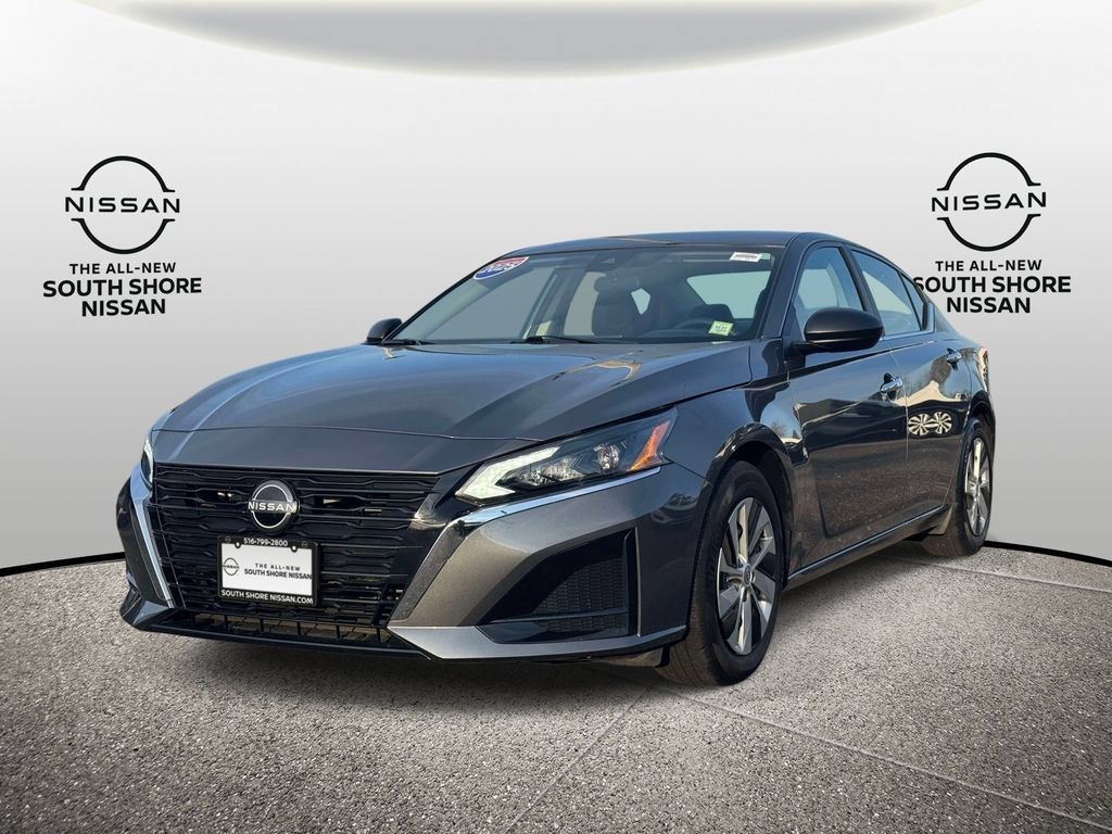 Used 2025 Nissan Altima 2.5 S FWD image 4