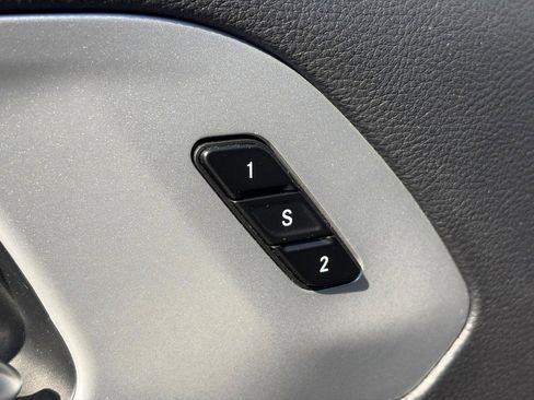 Used 2025 Chrysler Pacifica Limited FWD image 22