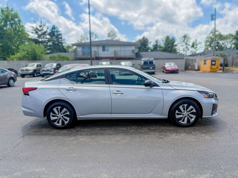 Used 2024 Nissan Altima 2.5 S FWD image 18