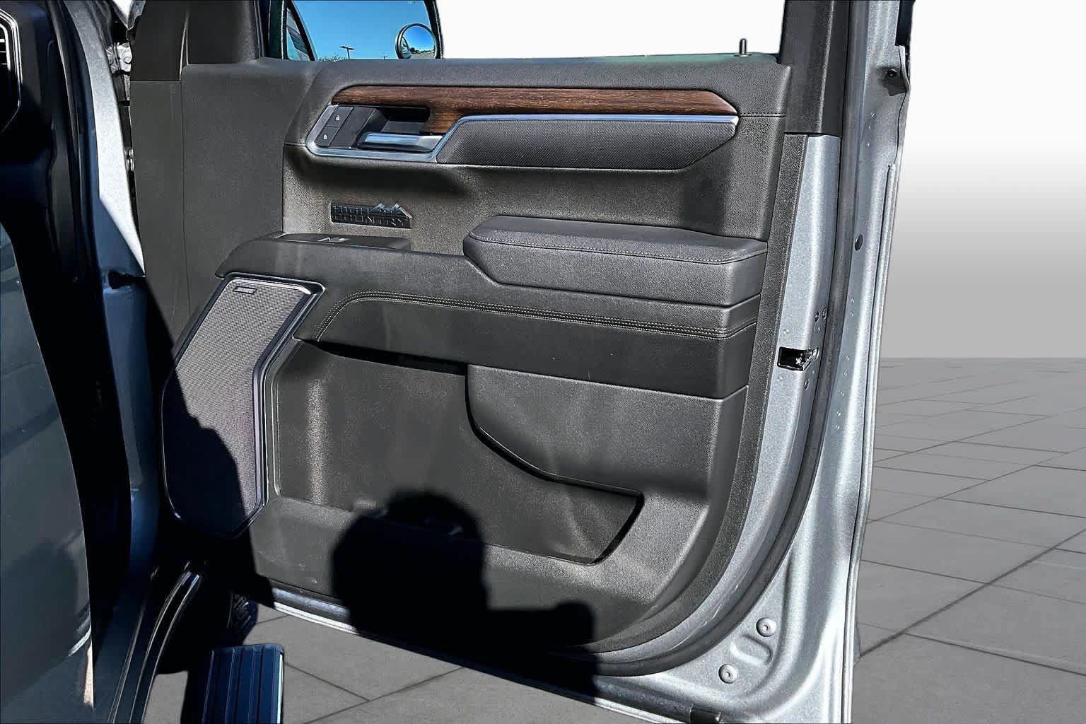 Used 2025 Chevrolet Silverado 1500 High Country AWD/4WD image 22