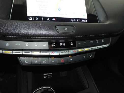 Used 2022 Cadillac XT4 Premium Luxury w/ Technology Package FWD image 27