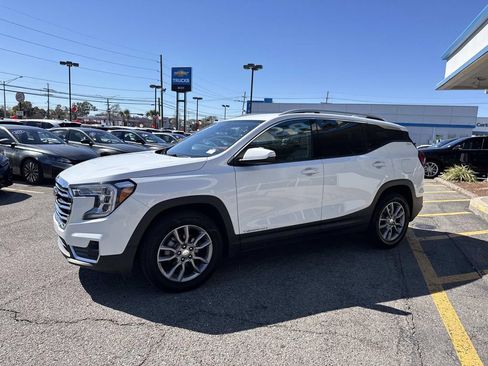 Used 2024 GMC Terrain SLT image 4