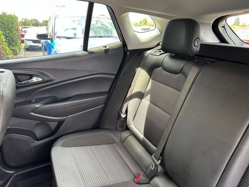 Used 2025 Chevrolet Trax LT FWD image 34