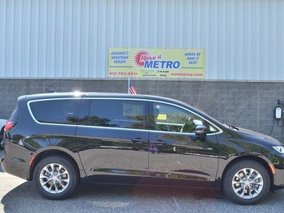 New 2026 Chrysler Pacifica Select