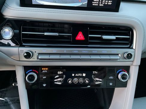 Used 2025 Genesis G70 2.5T image 45