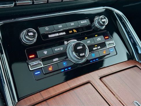 Used 2023 Lincoln Navigator Reserve AWD/4WD image 19