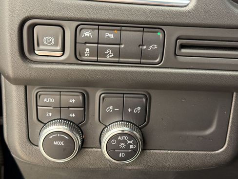 Used 2022 GMC Yukon AT4 AWD/4WD image 19