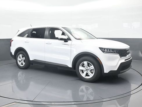 Used 2023 Kia Sorento LX image 8
