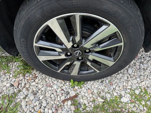 Used 2025 Nissan Versa SV FWD image 30