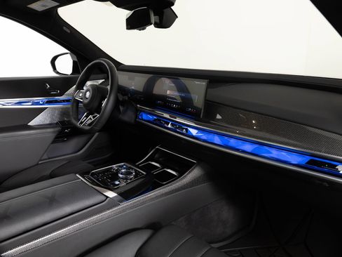 Used 2023 BMW i7 xDrive60 AWD/4WD image 28