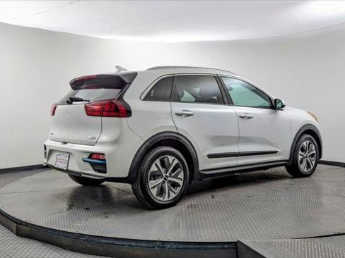 Used 2022 Kia Niro EX w/ Cold Weather Package FWD image 8