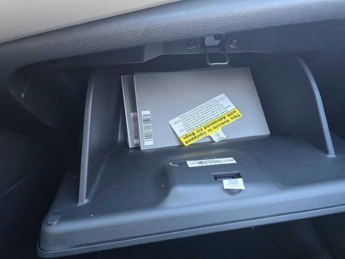 Used 2021 Nissan Versa SV image 27