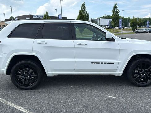 Used 2021 Jeep Grand Cherokee Laredo X AWD/4WD image 4