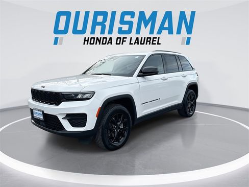 Used 2024 Jeep Grand Cherokee Altitude image 4