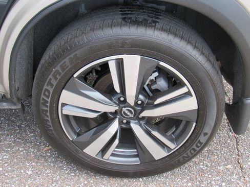 Certified 2025 Nissan Rogue SL w/ SL Premium Package image 9