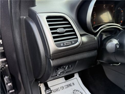 Used 2018 Jeep Grand Cherokee Altitude image 34