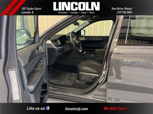 New 2025 Jeep Grand Cherokee Altitude image 12