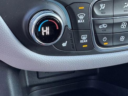 Used 2022 Chevrolet Equinox LT w/ Driver Convenience Package image 20