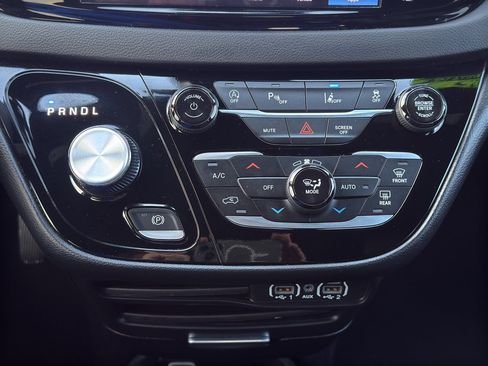 Used 2025 Chrysler Pacifica Select FWD image 29