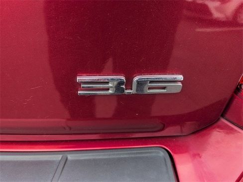 Used 2013 Cadillac SRX Luxury image 12