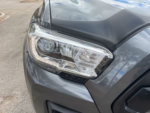 Used 2021 Toyota Tacoma TRD Sport w/ Technology Package image 9