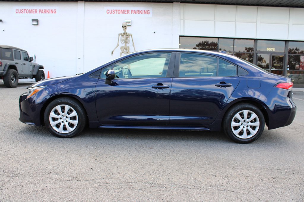 Used 2022 Toyota Corolla LE FWD image 4