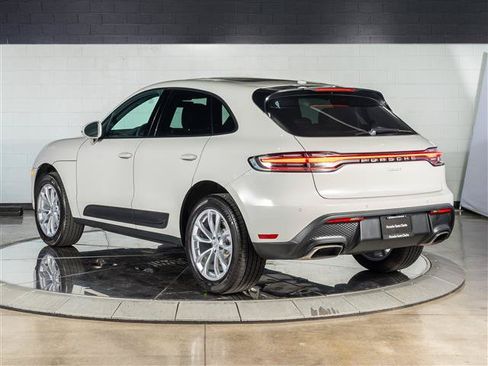 Certified 2026 Porsche Macan AWD/4WD image 3