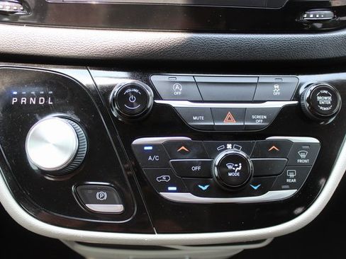 Used 2021 Chrysler Voyager LX image 10