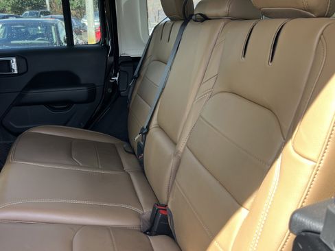 Used 2023 Jeep Wrangler Sahara image 12