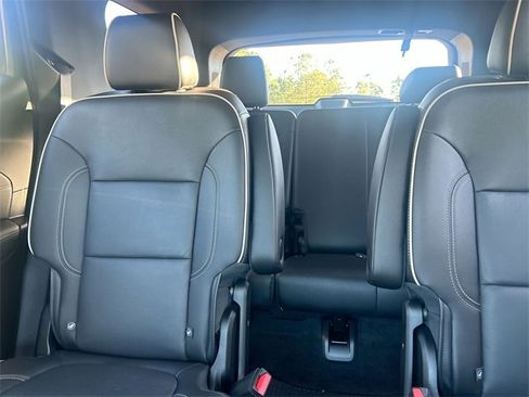 Used 2023 Chevrolet Traverse Premier image 27