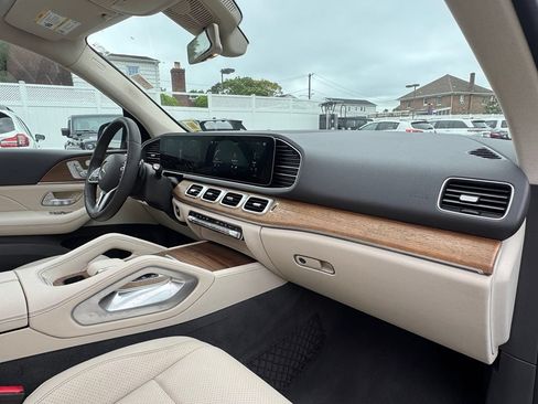Used 2020 Mercedes-Benz GLE 350 4MATIC w/ Premium Package image 18