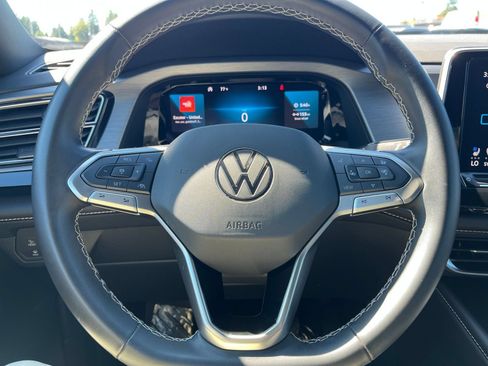 Used 2025 Volkswagen Atlas Cross Sport SE AWD/4WD image 30