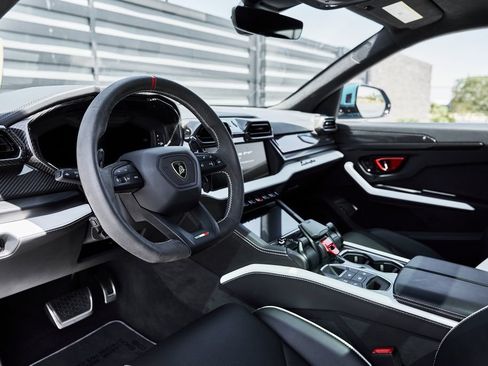 Used 2025 Lamborghini Urus SE AWD/4WD image 2