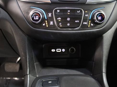 Used 2021 Chevrolet Equinox LT image 31