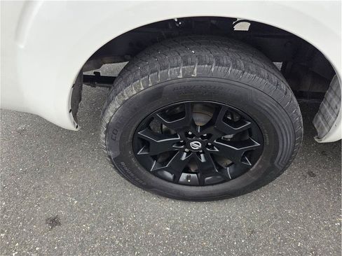 Used 2021 Nissan Frontier SV w/ Midnight Edition Floor Mats RWD image 9
