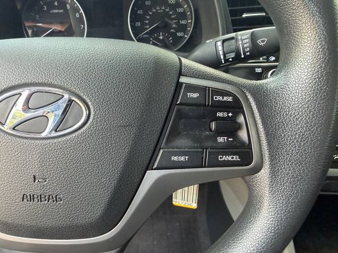 Used 2018 Hyundai Elantra SE FWD image 27