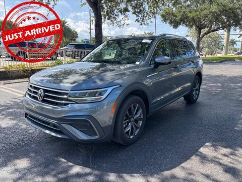 Used 2022 Volkswagen Tiguan SE w/ Panoramic Sunroof Package FWD image 1