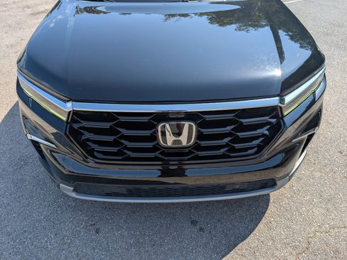 Used 2023 Honda Pilot Elite image 12