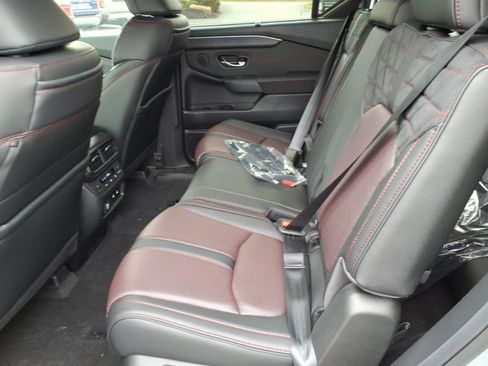 New 2026 Honda Pilot Black Edition image 5