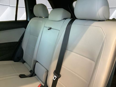 Used 2021 Volkswagen Tiguan SE R-Line image 18