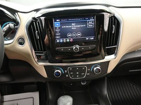 Used 2022 Chevrolet Traverse LS FWD image 10