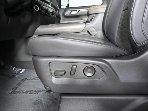 Used 2025 Chevrolet Silverado 2500 ZR2 w/ Technology Package image 22