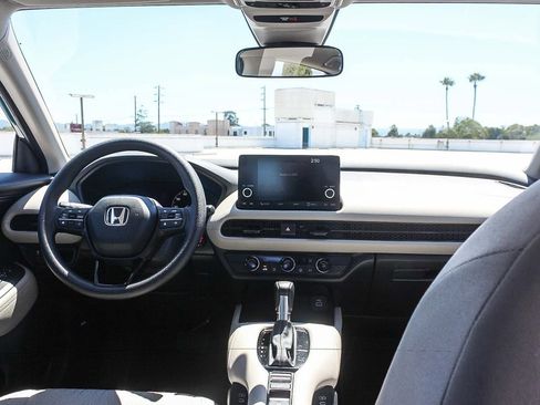 Certified 2025 Honda HR-V LX image 13