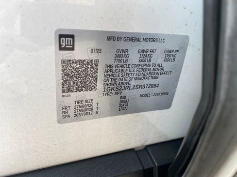 Used 2025 GMC Yukon XL Denali AWD/4WD image 17