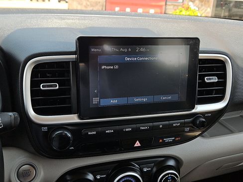 Used 2025 Hyundai Venue SEL FWD image 15
