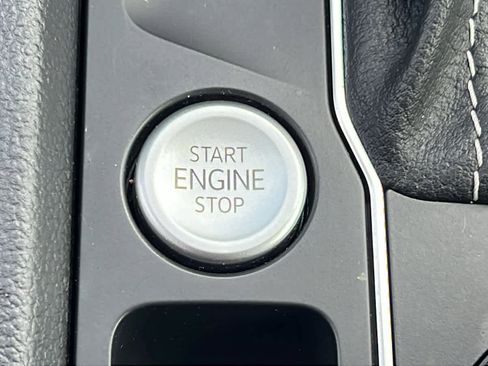 Certified 2021 Volkswagen Atlas SE image 17